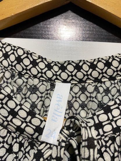AVELLA |XXL| BUST 28| B7| CHIC GEOMETRIC PRINT MONOCHROME BLOUSE
