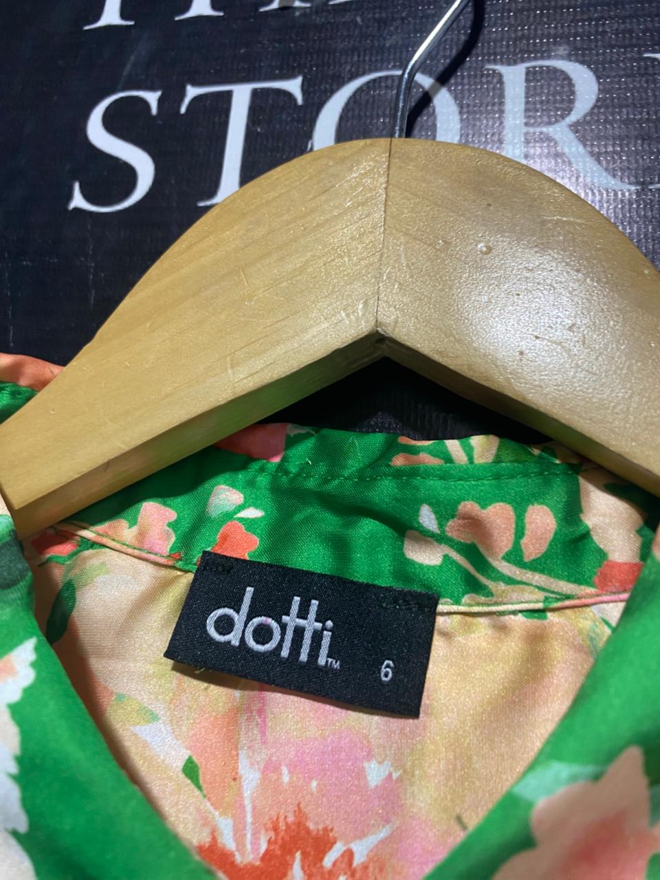 DOTTI |L| BUST 21| B7| VIBRANT GREEN FLORAL SATIN BUTTON-DOWN