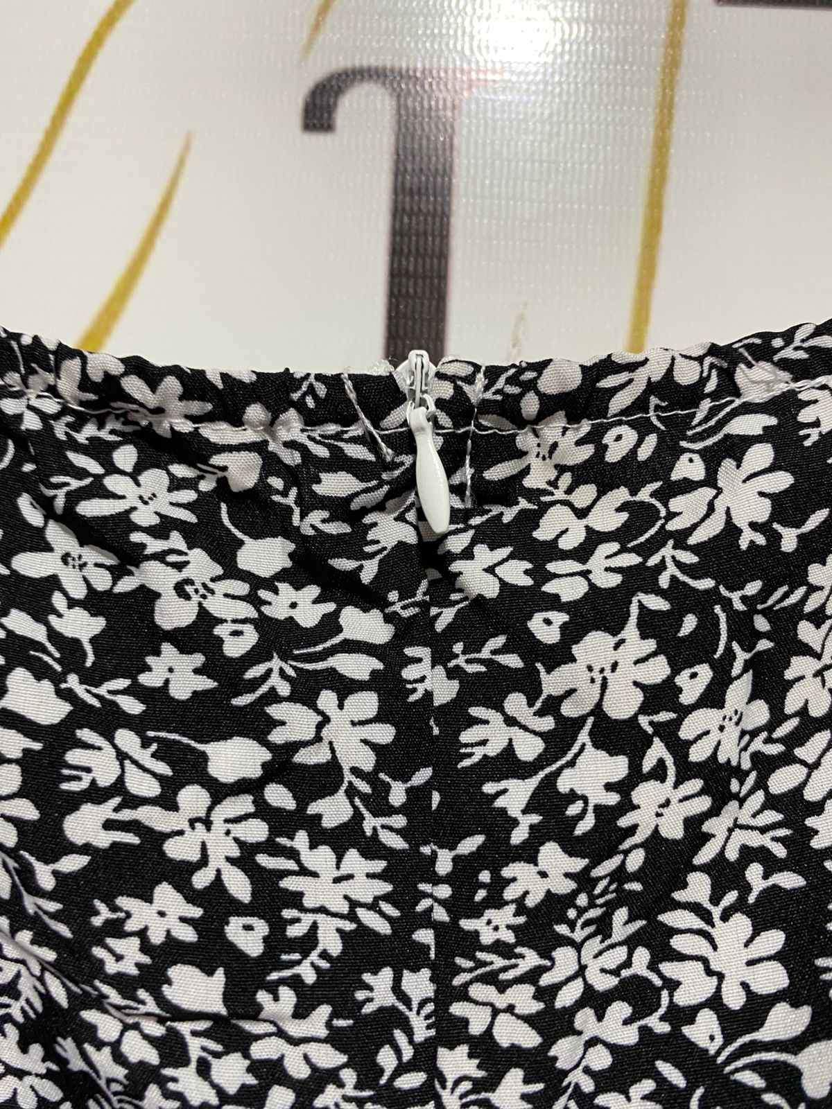 |M| BUST 17| B8| VINTAGE-INSPIRED FLORAL DITSY PRINT MIDI DRESS WITH PUFF SLEEVES