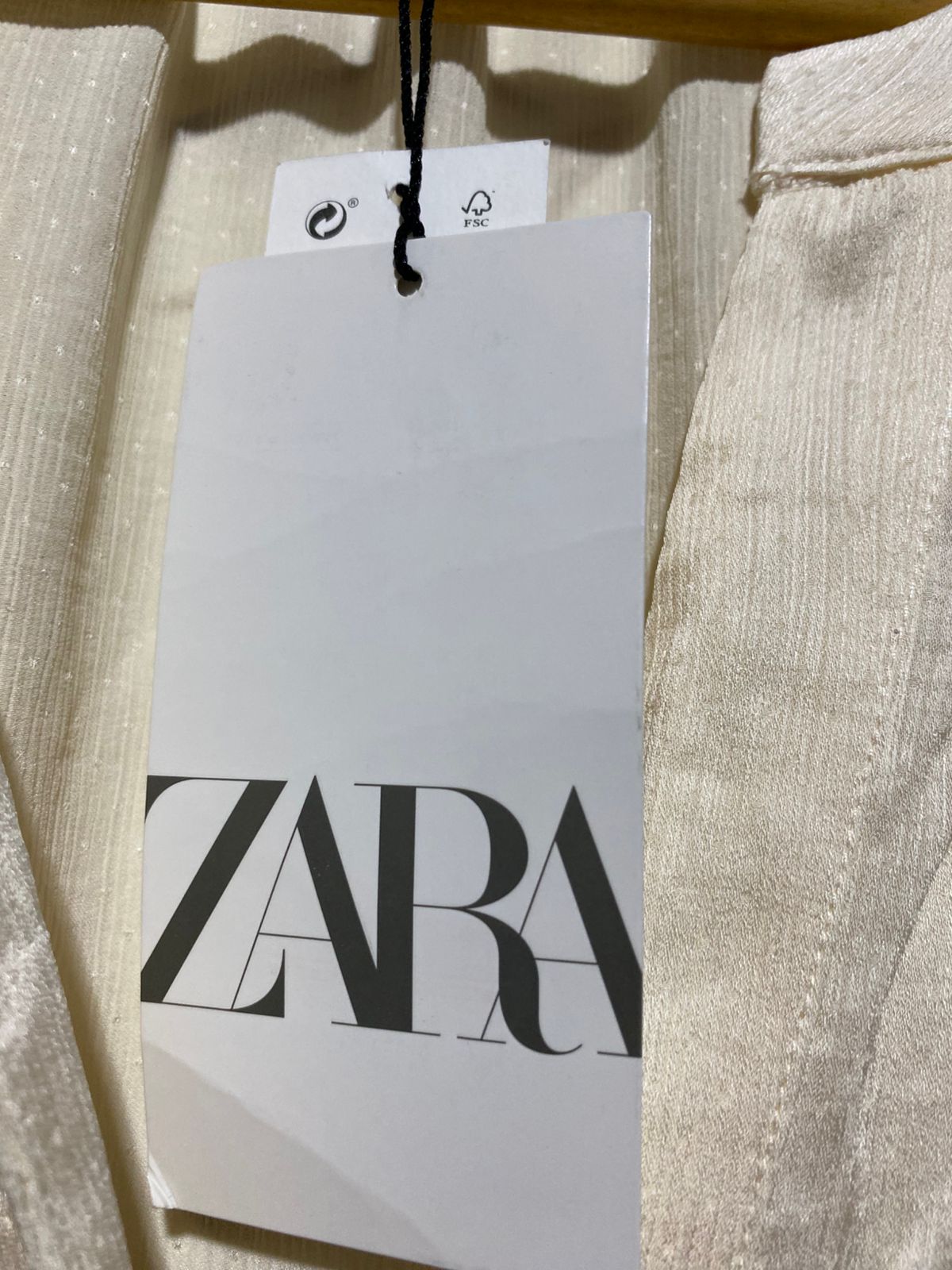 ZARA |M| BUST 30 | B9| TEXTURED OVERSIZED V-NECK BLOUSE