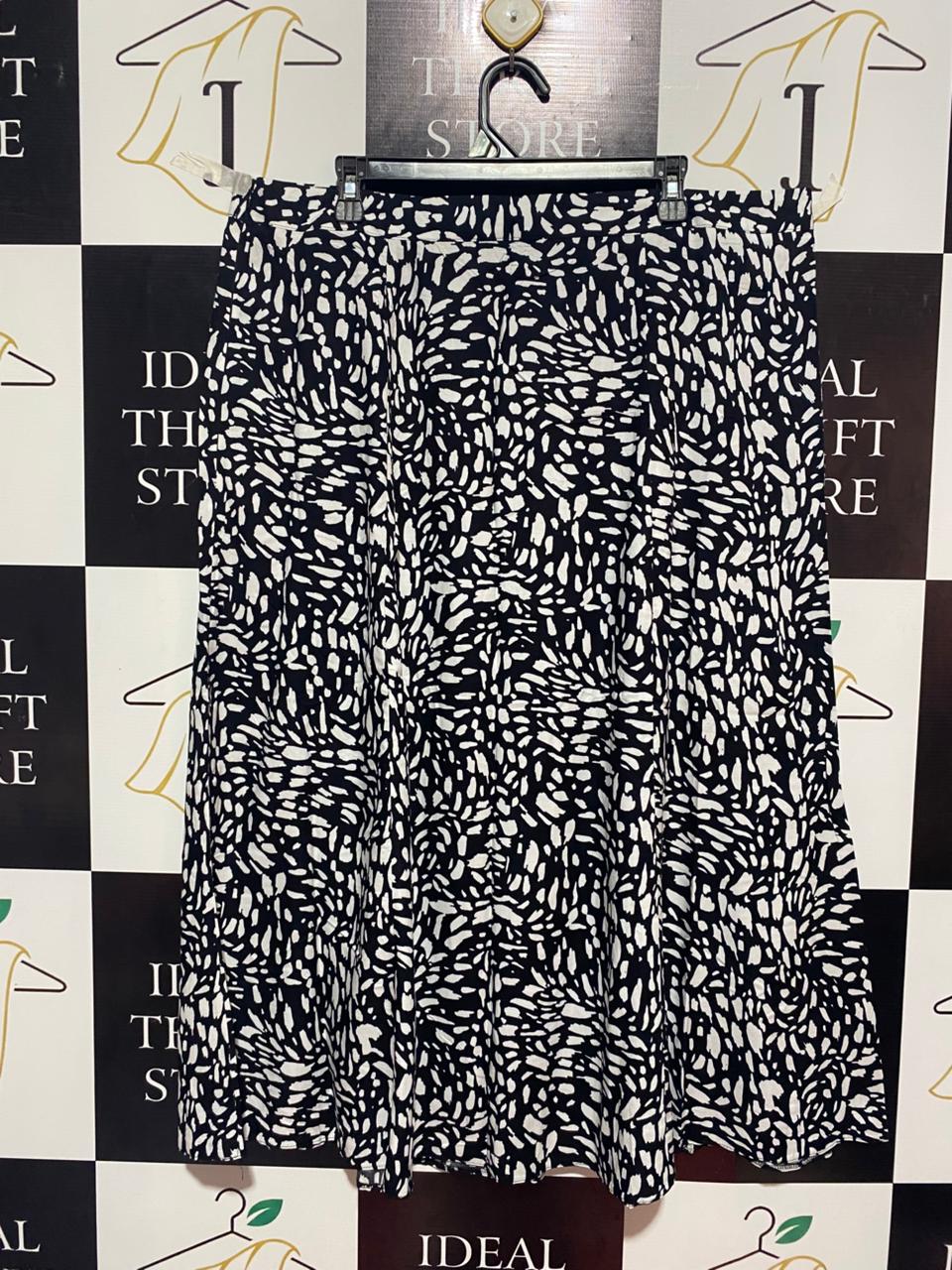 PEACOCKS |XXL| WAIST 40| B9| BLACK AND WHITE ABSTRACT PRINT MIDI SKIRT