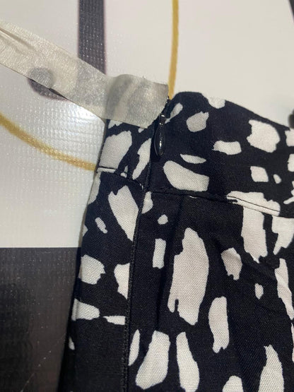 PEACOCKS |XXL| WAIST 40| B9| BLACK AND WHITE ABSTRACT PRINT MIDI SKIRT