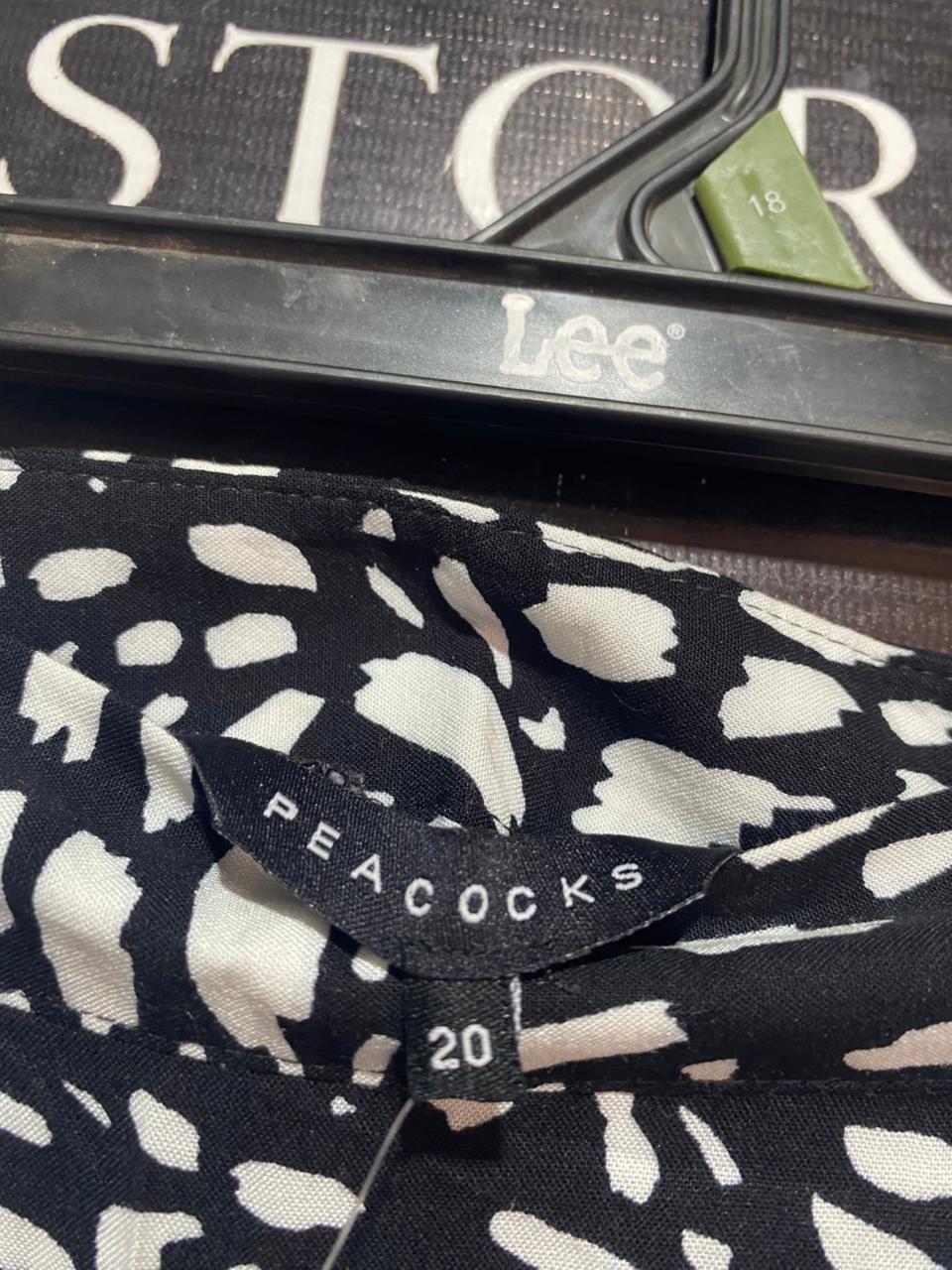 PEACOCKS |XXL| WAIST 40| B9| BLACK AND WHITE ABSTRACT PRINT MIDI SKIRT
