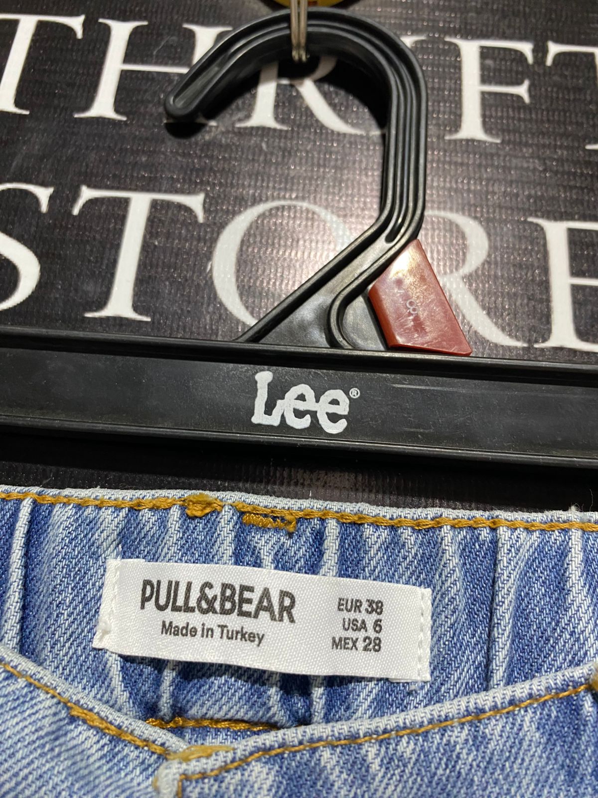 PULL & BEAR |M| WAIST 28| B8| WOMEN'S HIGH-WAISTED MOM FIT DENIM SHORTS - LIGHT WASH