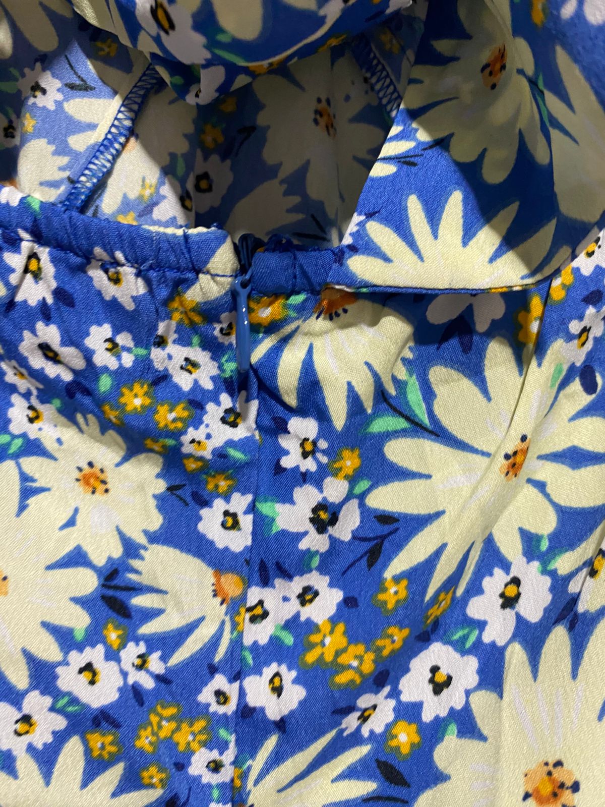 |M| BUST 19| B9| VIBRANT BLUE DAISY FLORAL V-NECK MIDI DRESS WITH BACK TIE