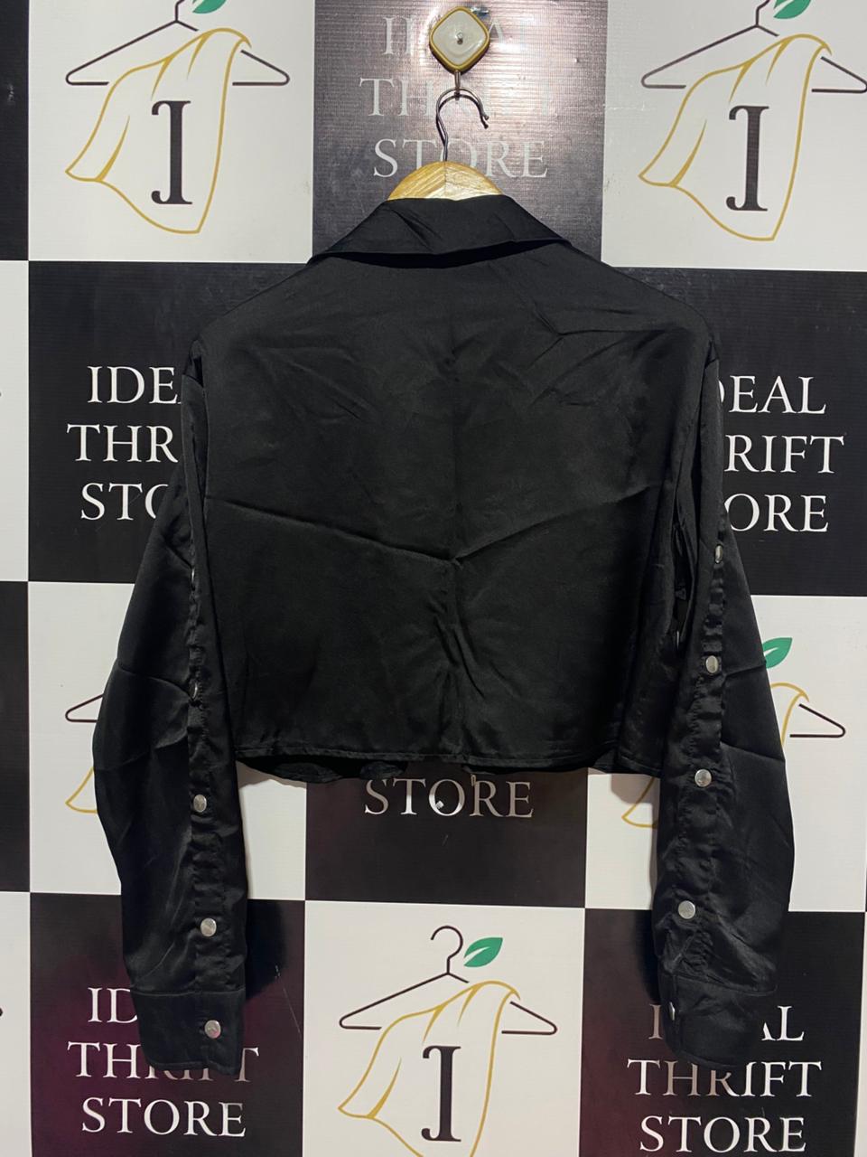 PERTTYLITTLETHING | XL| BUST 23| B9| CHIC BLACK SATIN BUTTON-SLEEVE CROPPED BLOUSE