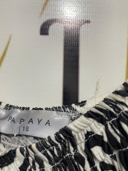 PAPAYA | M| BUST 19 | B9| CHIC MONOCHROME WAVE PRINT SMOCKED MAXI DRESS