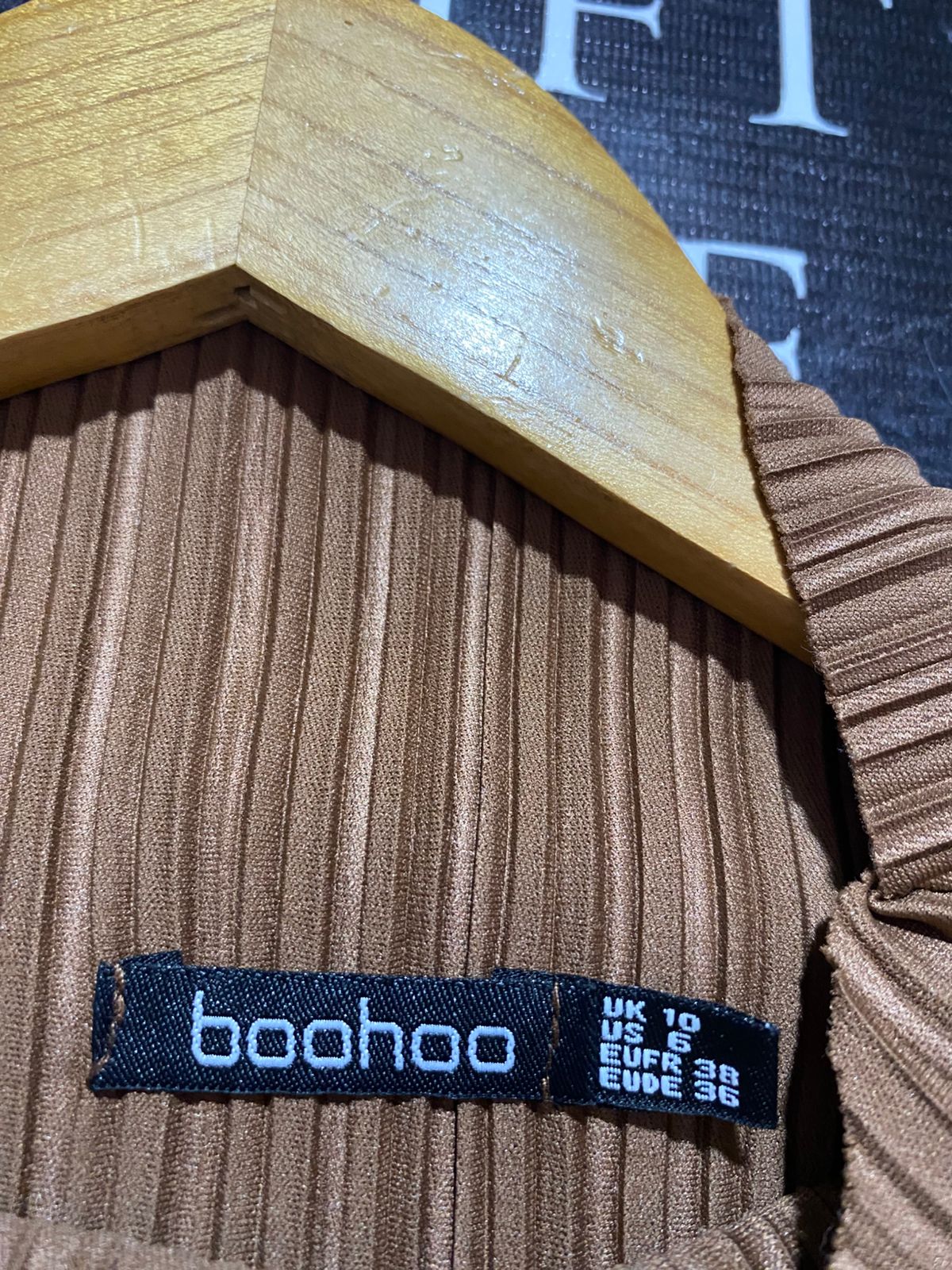 BOOHOO | M|  B10| PLEATED HIGH-NECK TOP AND MIDI SKIRT CO-ORD SET - BROWN