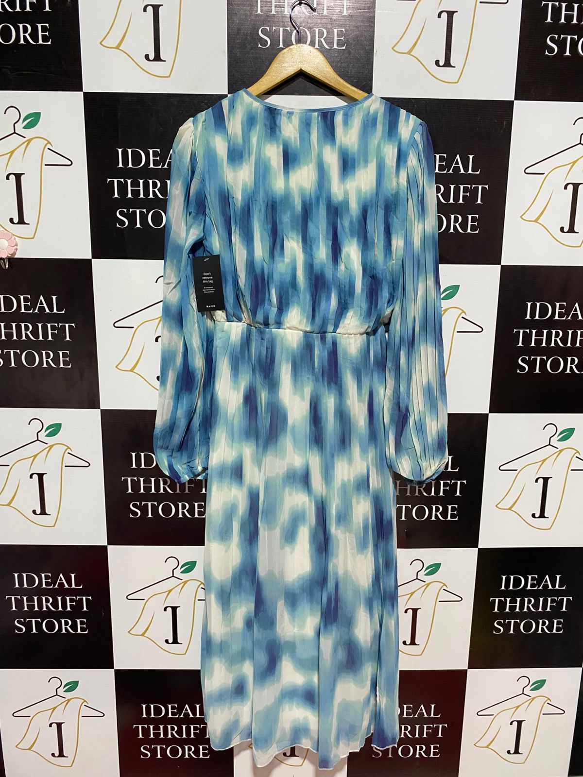 NA-KD | M| BUIST 17 | B10| PLEATED V-NECK MAXI DRESS - BLUE CLOUD PRINT