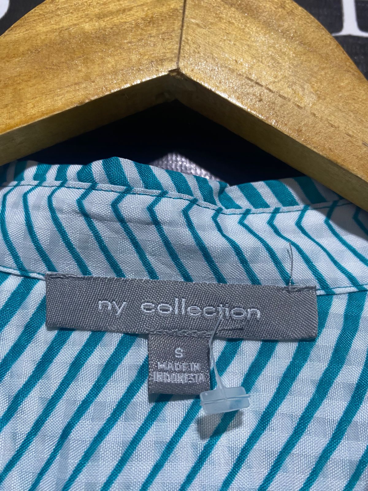 NY COLLECTION |M| BUST 19| B9| TEAL CHEVRON STRIPE BUTTON-DOWN BLOUSE