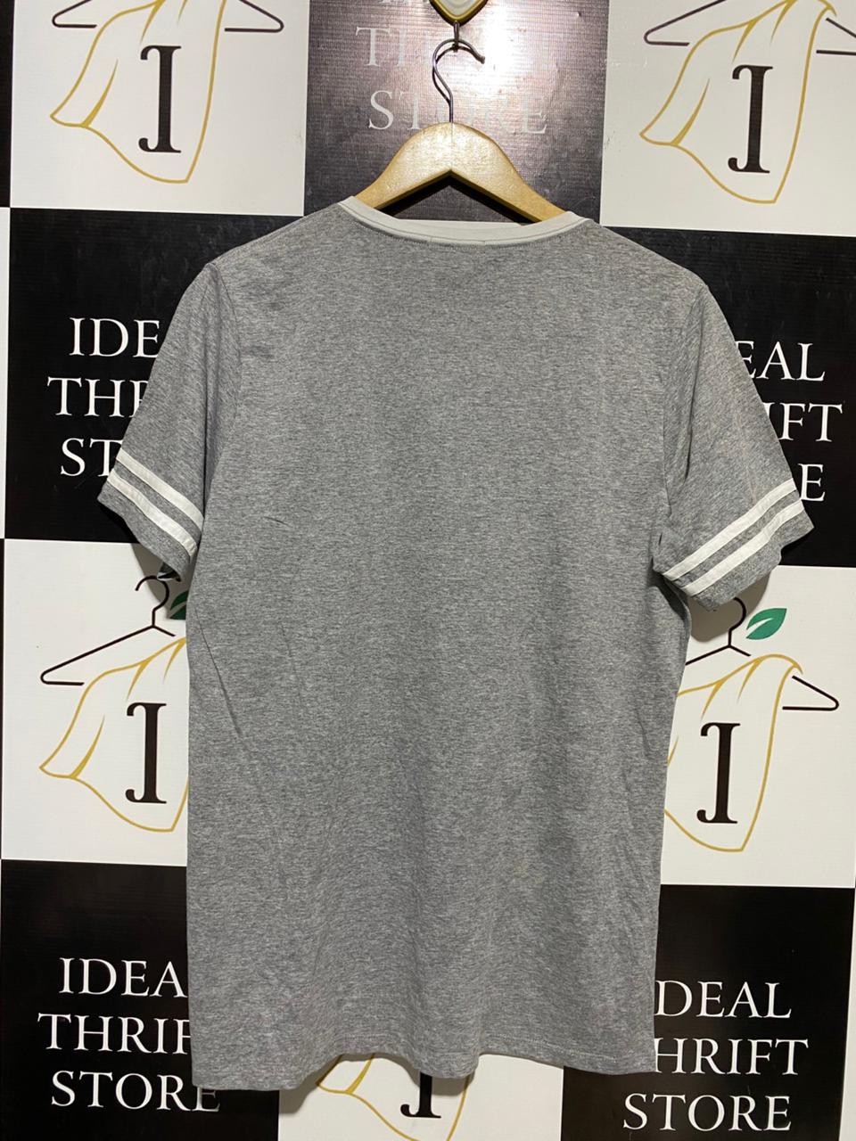 GAME DAY |L| BUST 21| B11| UNIVERSITY OF OKLAHOMA SOONERS VINTAGE STYLE V-NECK TEE