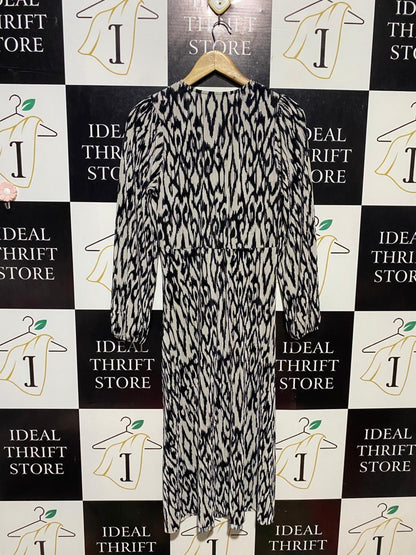 ET VOUS |M| BUST 17| B13| MONOCHROME ANIMAL PRINT PLEATED MIDI DRESS