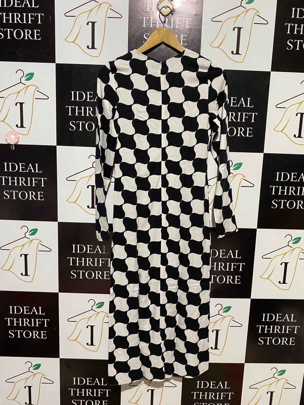 PRIMARK |M| BUST 15| B13| BLACK AND WHITE GEOMETRIC WAVE PRINT MIDI DRESS