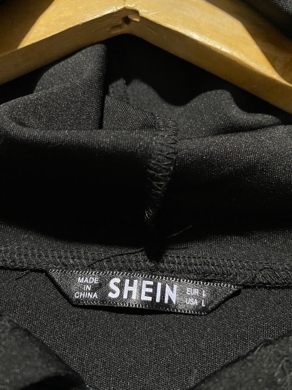SHEIN |L| BUST 20| B14| BLACK CROPPED ZIP-UP HOODIE WITH O-RING DETAIL