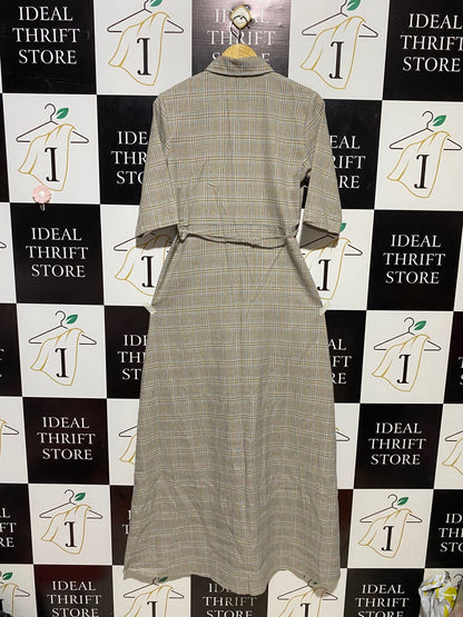 PRETTYLITTLE THING |M| BUST 18| B14| ELEGANT NEUTRAL PLAID UTILITY DRESS WITH TIE-WAIST DETAIL