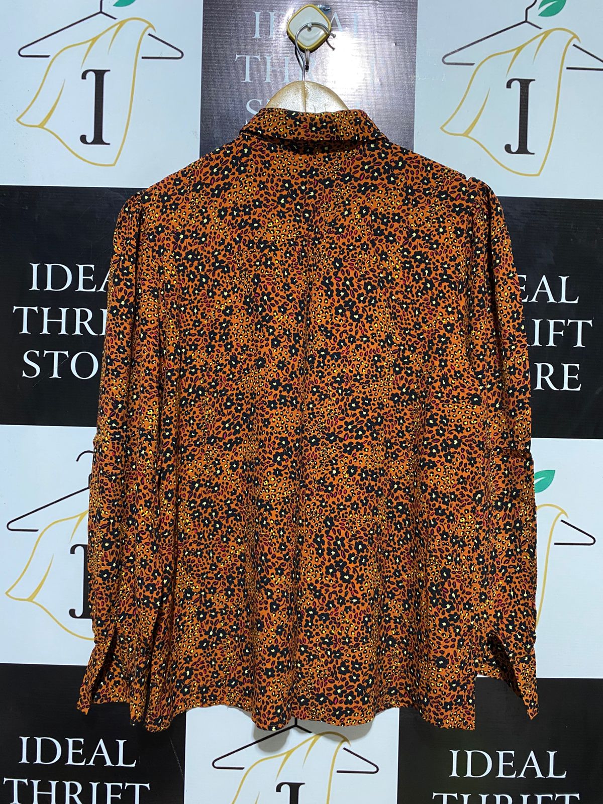 TU WOMAN |L| BUST 19| B14| PREMIUM LEOPARD PRINT BUTTON-DOWN LONG SLEEVE SHIRT