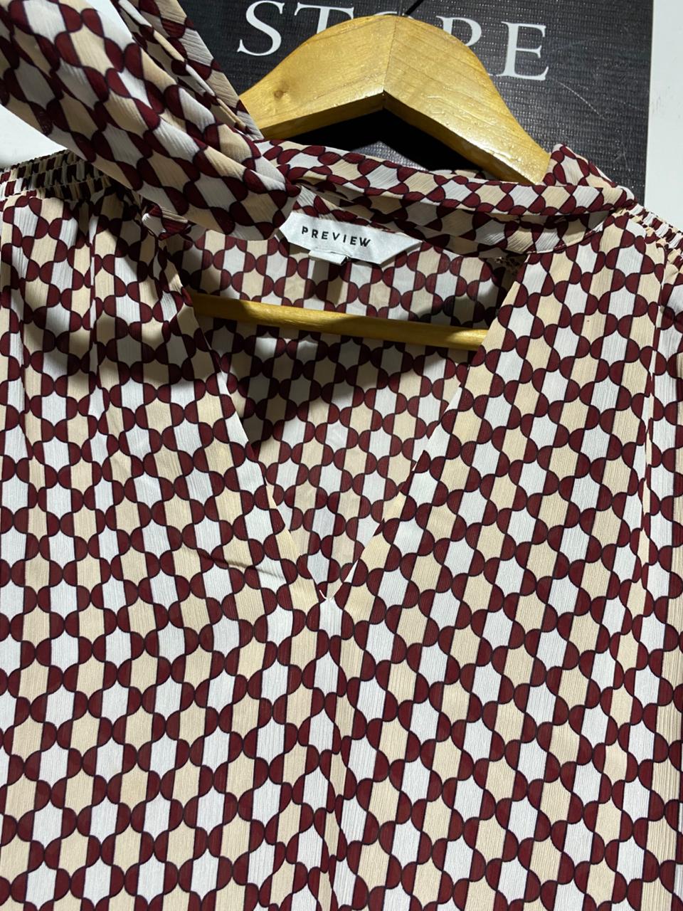 PREVIEW |L| BUST 22| B14| GEOMETRIC PRINT TIE-NECK BLOUSE