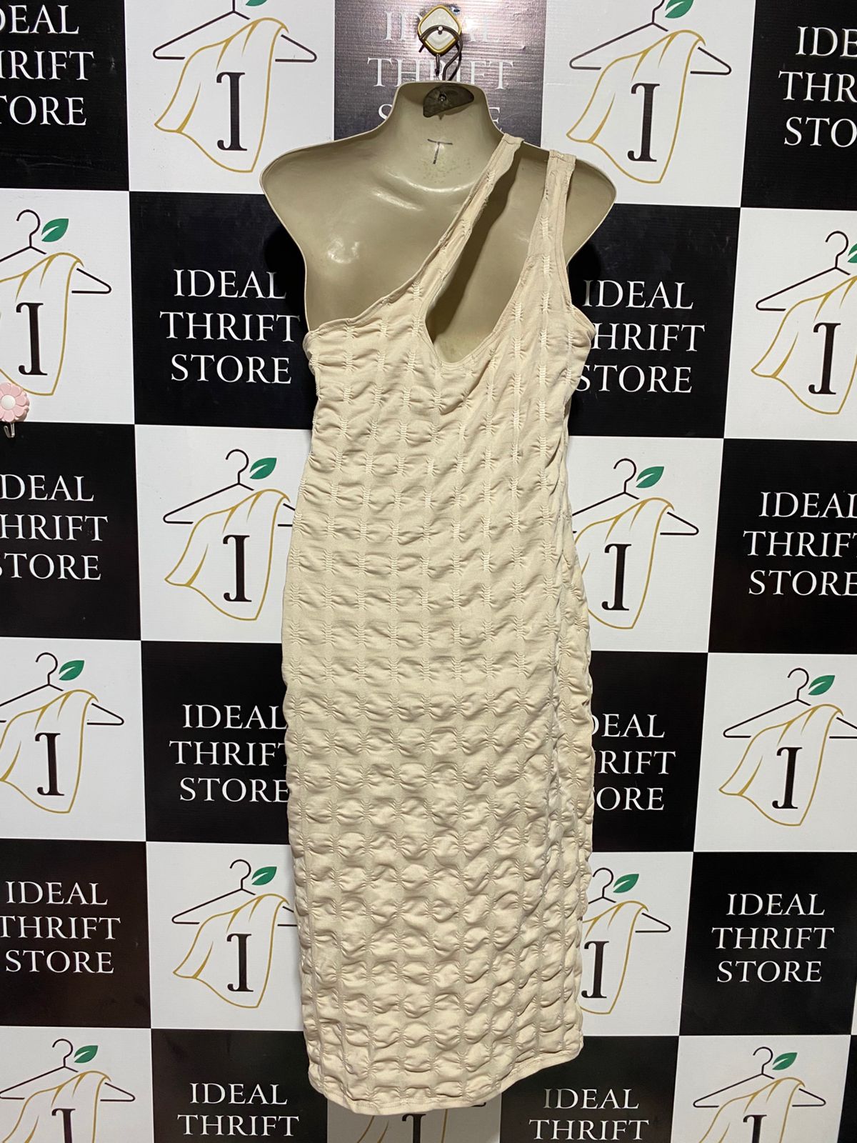 PRETTYLITTLE THING |L| BUST 18| B15| TEXTURED CREAM MIDI DRESS