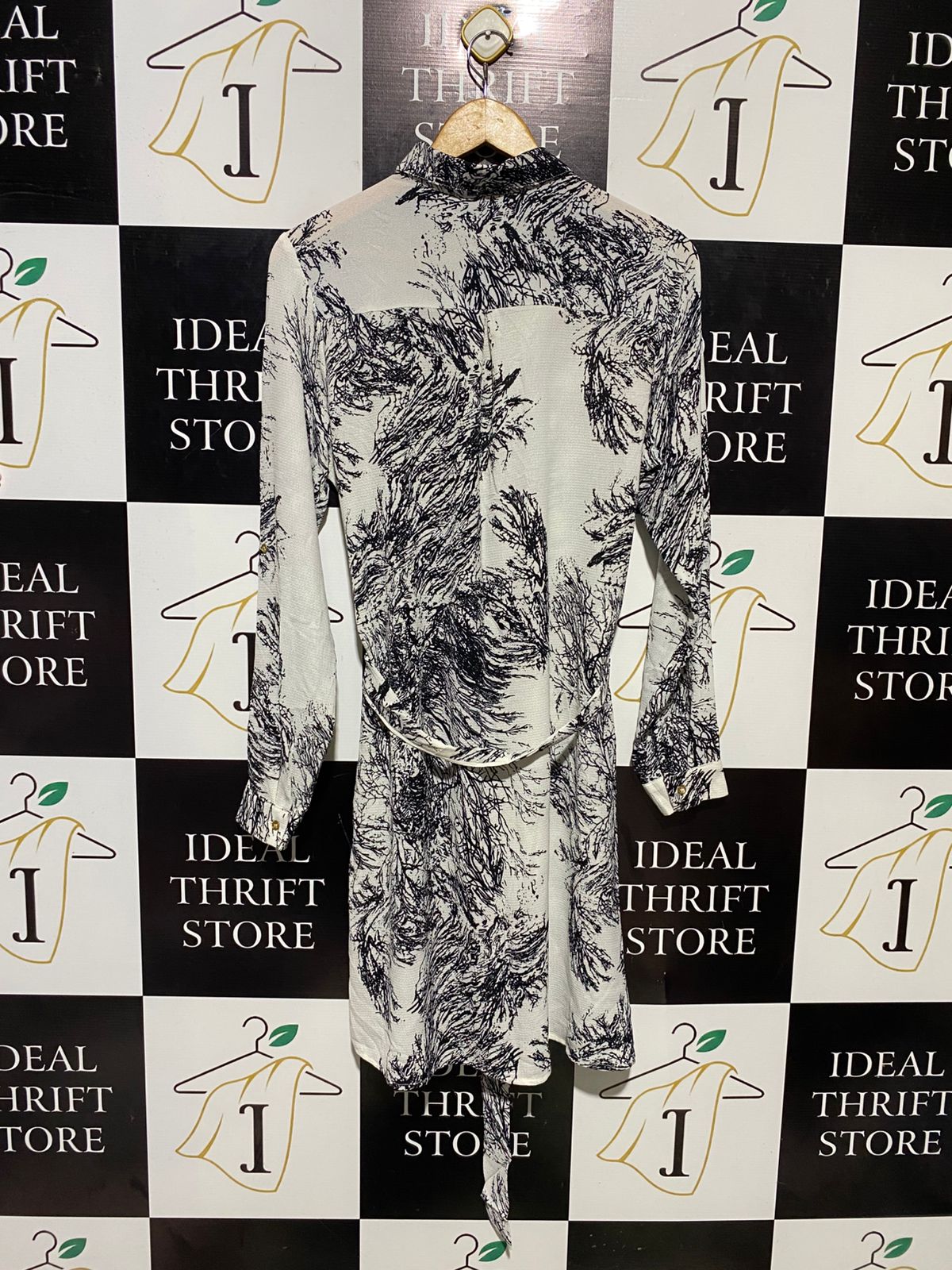 CAMEO ROSE |M| BUST 19| B15| CAMEO ROSE BLACK AND WHITE MONOCHROME ABSTRACT PRINT BELTED SHIRT DRESS