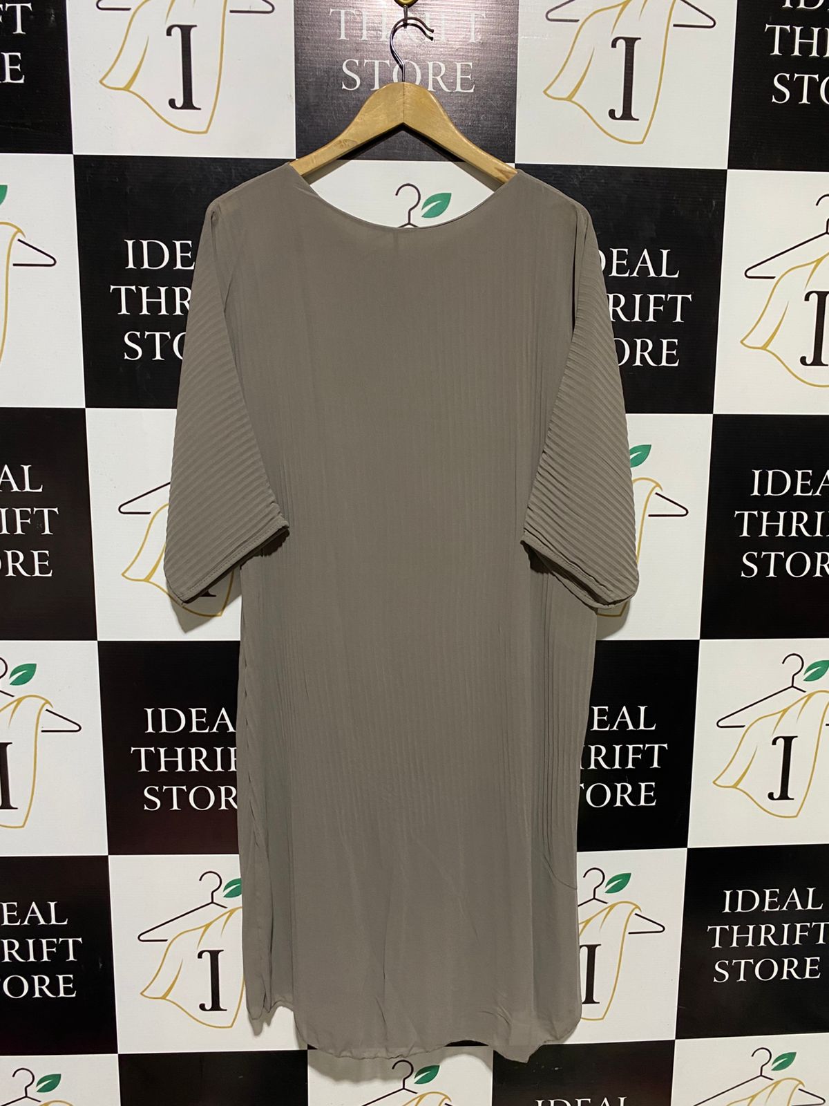 |L| BUST FREE| B15| MINIMALIST TAUPE PLEATED MIDI DRESS