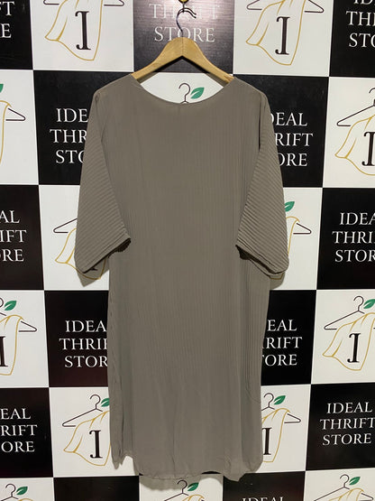 |L| BUST FREE| B15| MINIMALIST TAUPE PLEATED MIDI DRESS