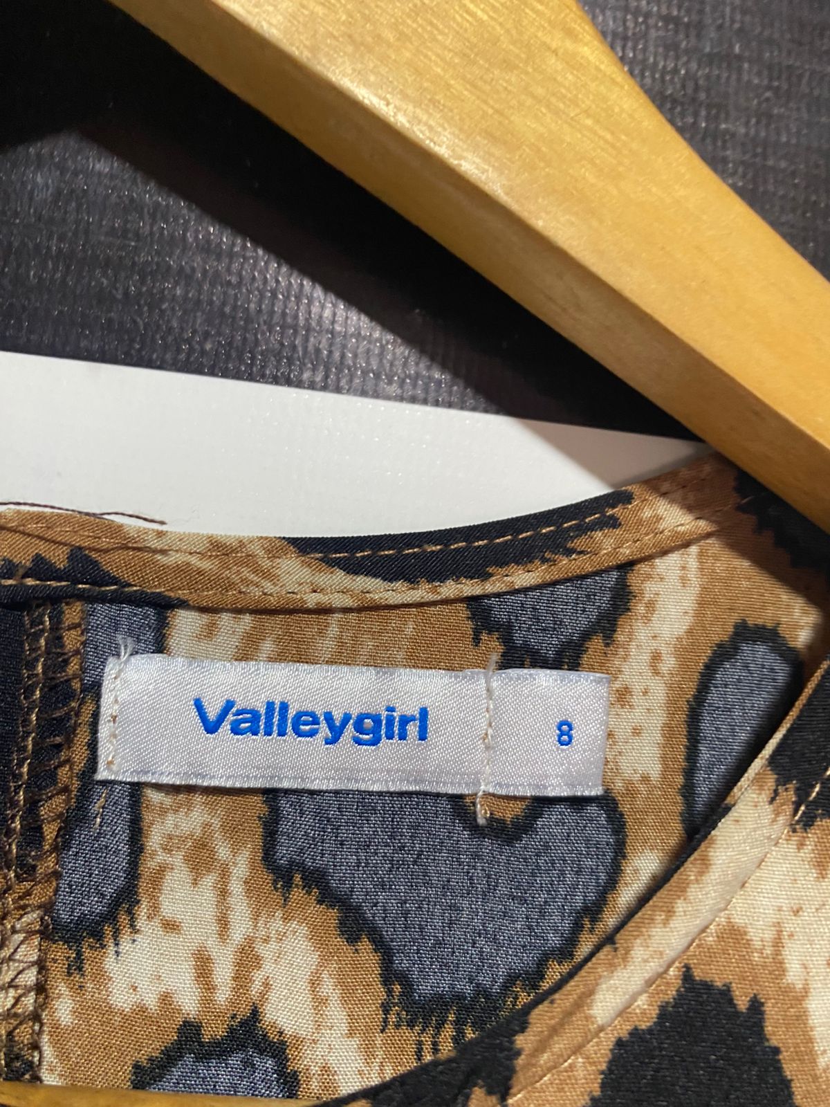 VALLEY GIRL |S| BUST 17| B15| LEOPARD PRINT PUFF SLEEVE TIE-BACK CROP TOP