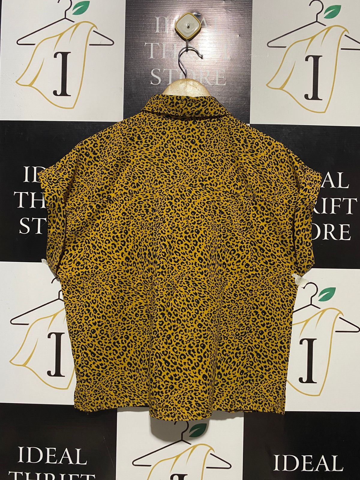 NEW LOOK |M| BUST 21| B14| MUSTARD LEOPARD PRINT CAP SLEEVE BUTTON-DOWN SHIRT
