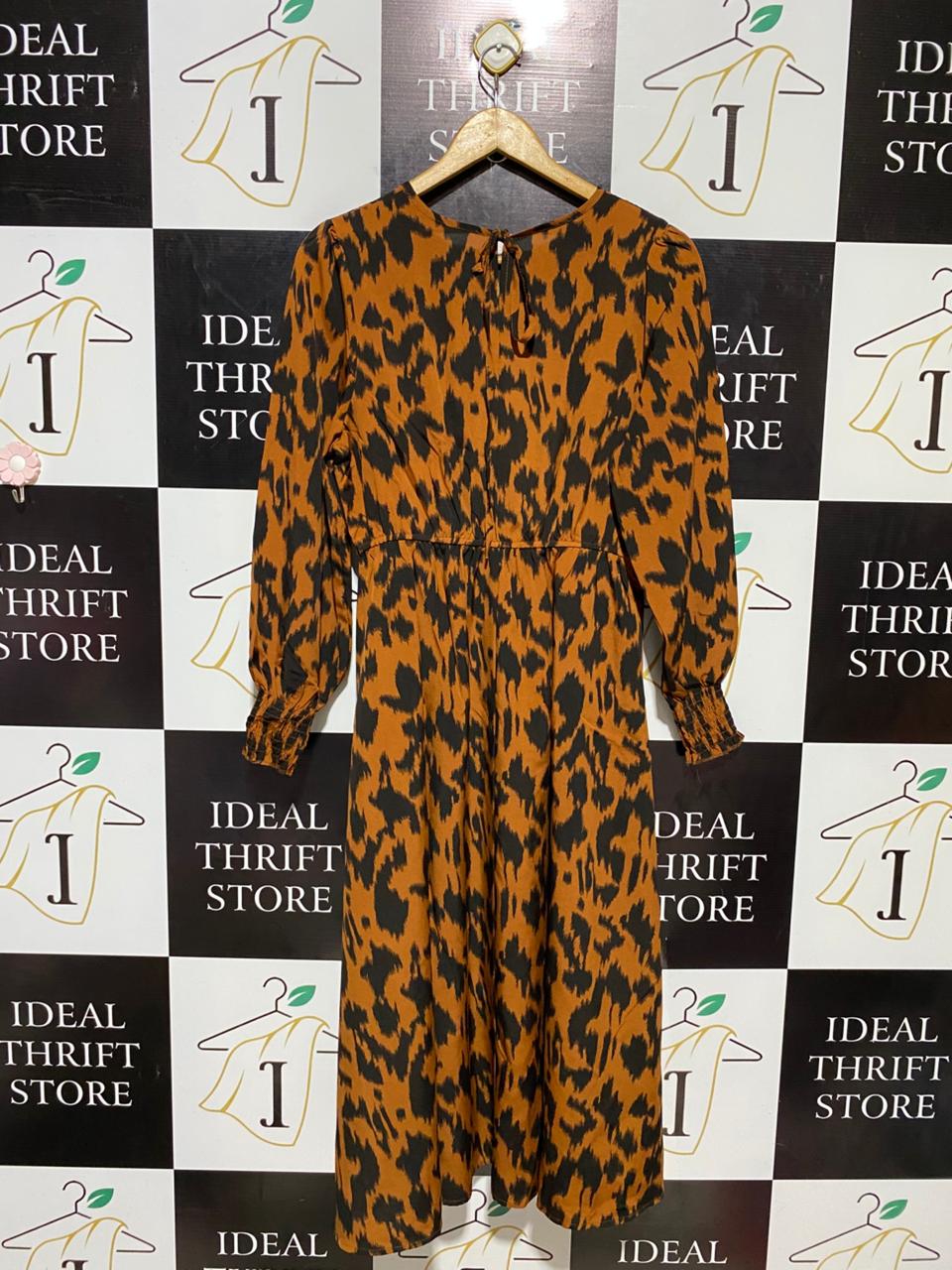 |M| BUST 18| B16| CHIC LEOPARD PRINT MIDI DRESS WITH SMOCKED CUFFS