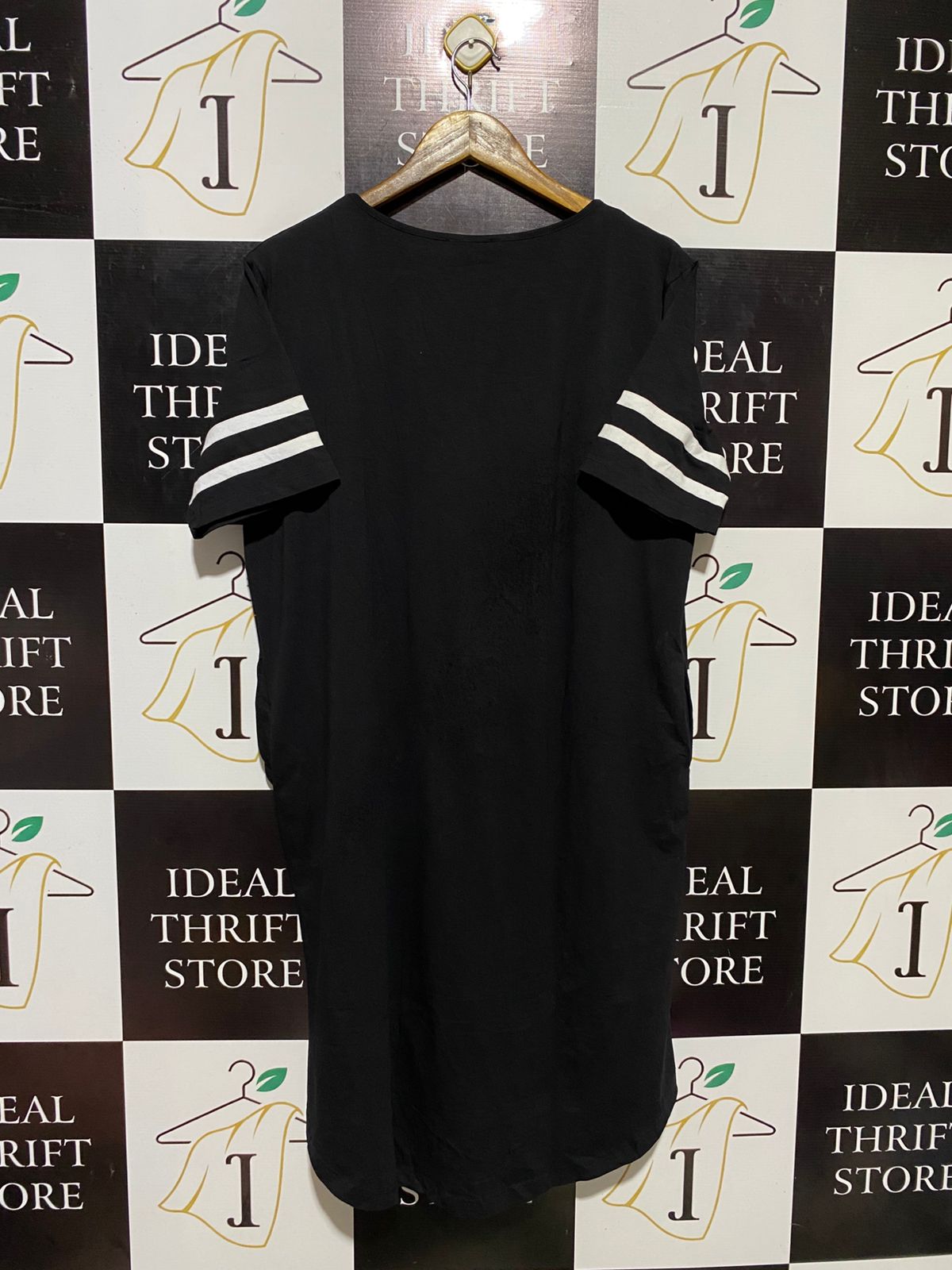 WOMANARY |XL| BUST 23| B15| ATHLETIC VARSITY STYLE BLACK T-SHIRT DRESS