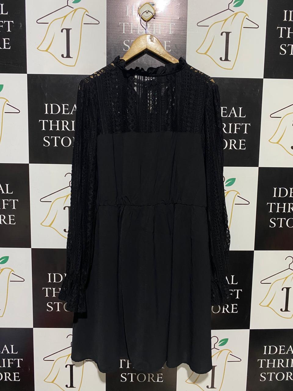 SHEIN CURVE |XL| BUST 22| B16| VINTAGE-INSPIRED BLACK MINI DRESS WITH LACE PANELING & RUFFLE NECK