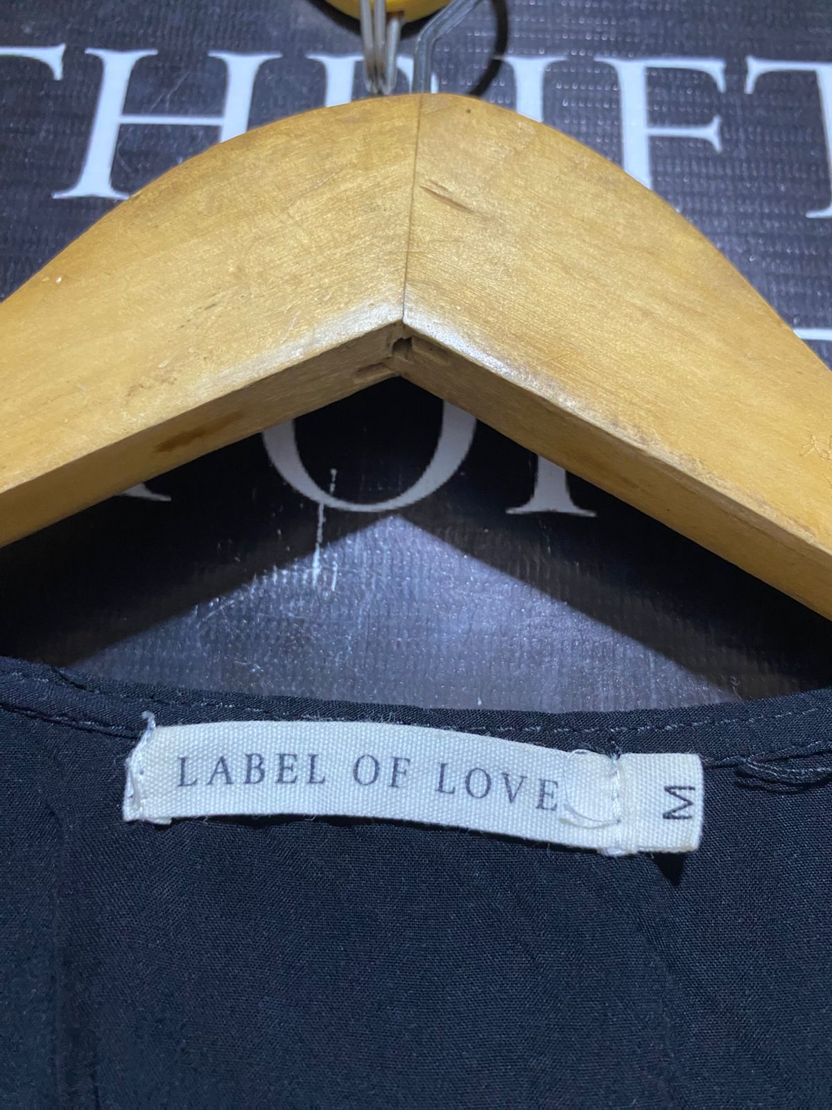 LABEL OF LOVE |M| BUST 16| B17| ELEGANT WOMEN’S BLACK V-NECK TIERED MIDI DRESS WITH FLUTTER SLEEVES