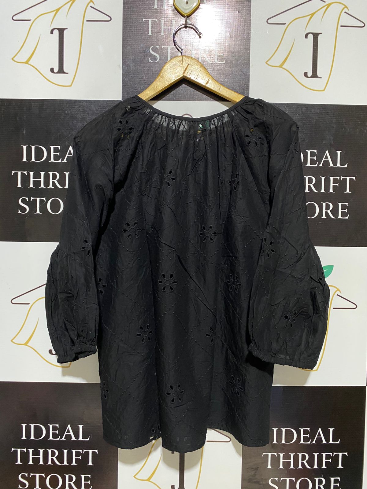 ANKO |XL| BUST 23| B17|  BLACK EYELET EMBROIDERY BLOUSE