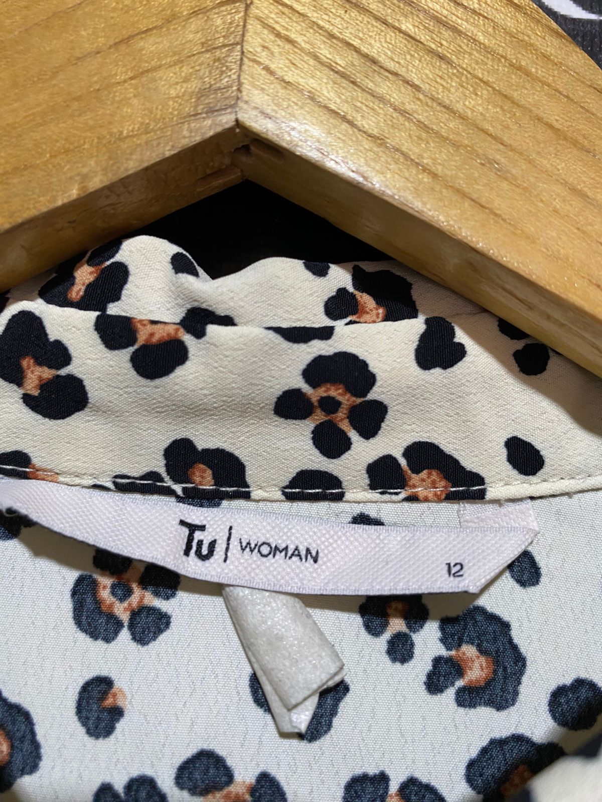 TU WOMAN |L| BUST 19| B18| LEOPARD PRINT BUTTON-DOWN SHIRT DRESS WITH WAIST TIE