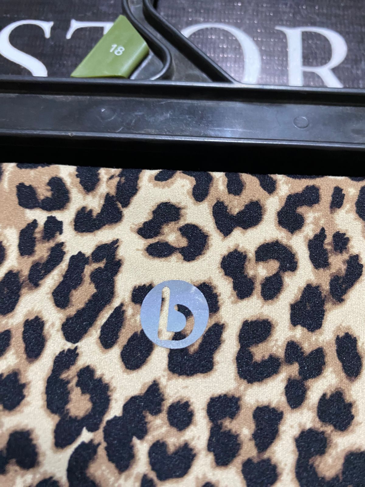 B | S | WAIST 26| B17| HIGH-WAISTED LEOPARD PRINT BIKER SHORTS WITH SIDE POCKETS