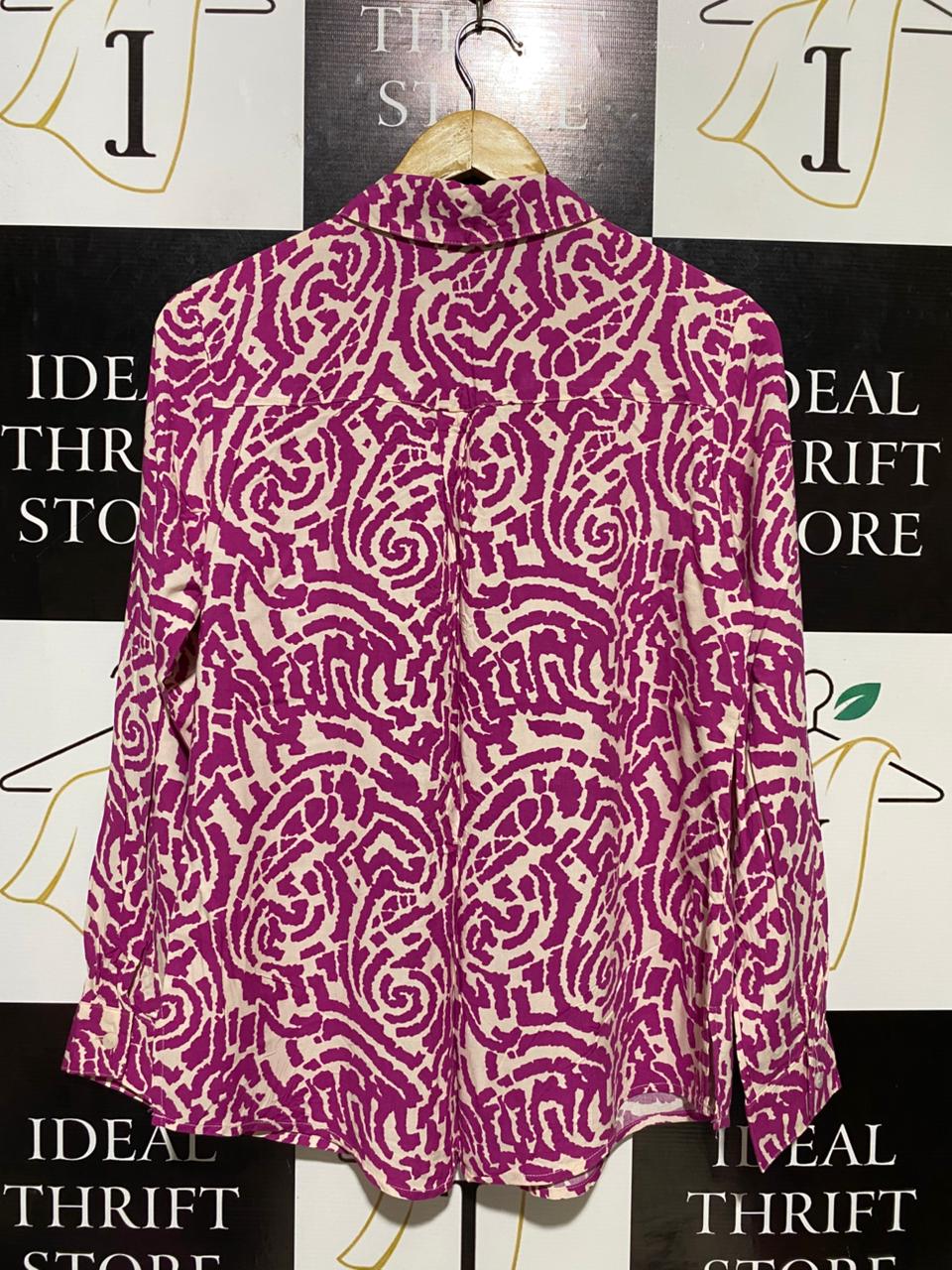 SUZANNEGRAE |L| BUST 19| B17| BOLD ABSTRACT GEOMETRIC PRINT BUTTON-DOWN BLOUSE IN MAGENTA
