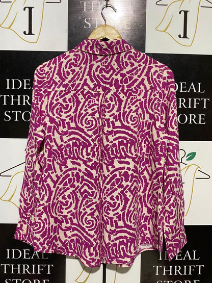 SUZANNEGRAE |L| BUST 19| B17| BOLD ABSTRACT GEOMETRIC PRINT BUTTON-DOWN BLOUSE IN MAGENTA