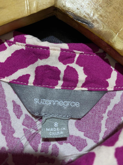 SUZANNEGRAE |L| BUST 19| B17| BOLD ABSTRACT GEOMETRIC PRINT BUTTON-DOWN BLOUSE IN MAGENTA