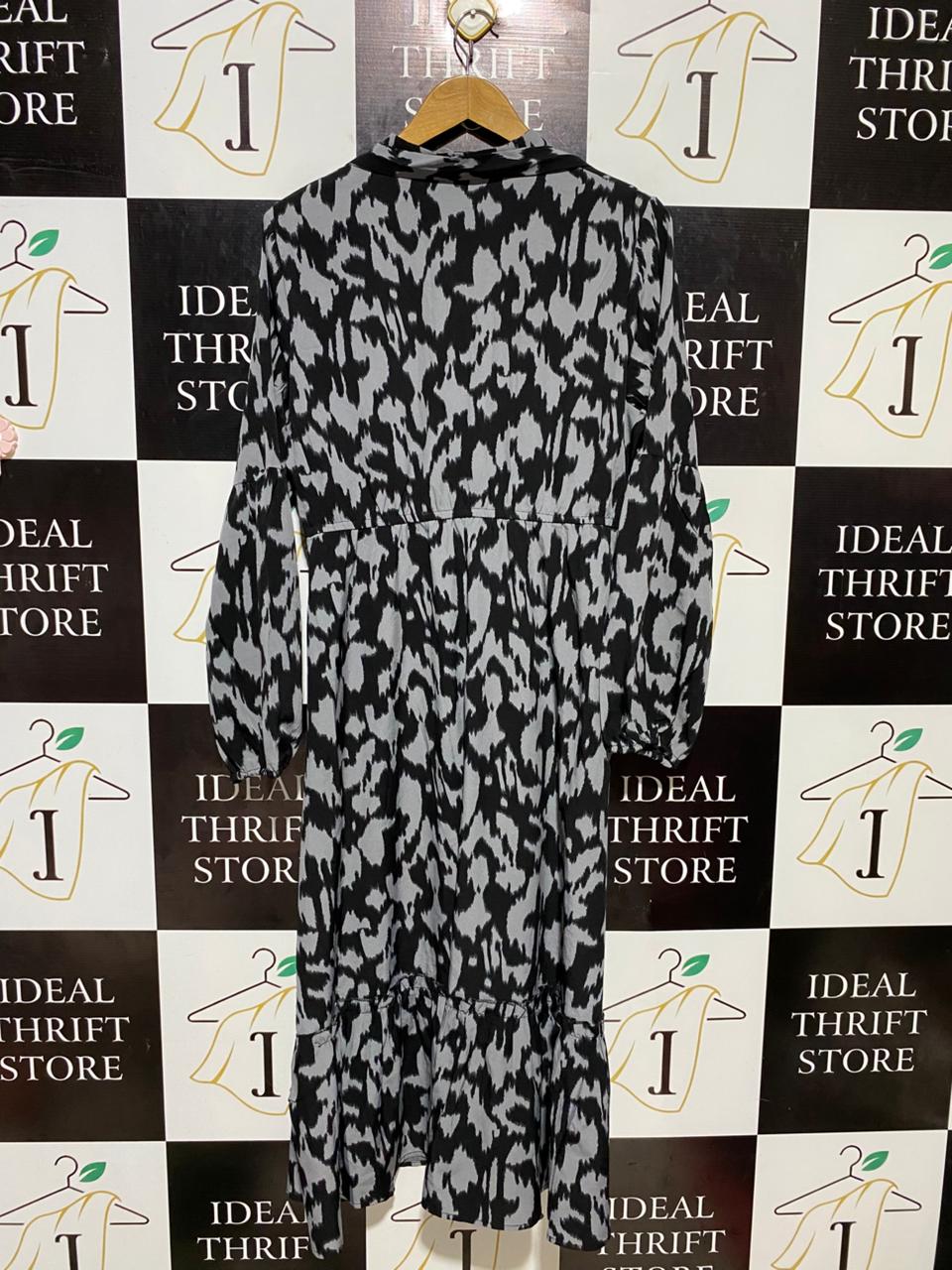 SHEIN |XL| BUST 20| B19| BLACK AND GREY ABSTRACT PRINT BUTTON-DOWN TIERED MAXI DRESS