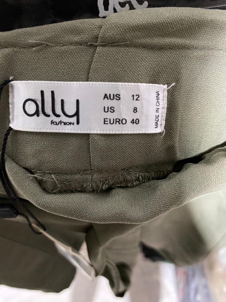 ALLY |M| WAIST 28| B20| OLIVE GREEN PAPERBAG WAIST SHORTS