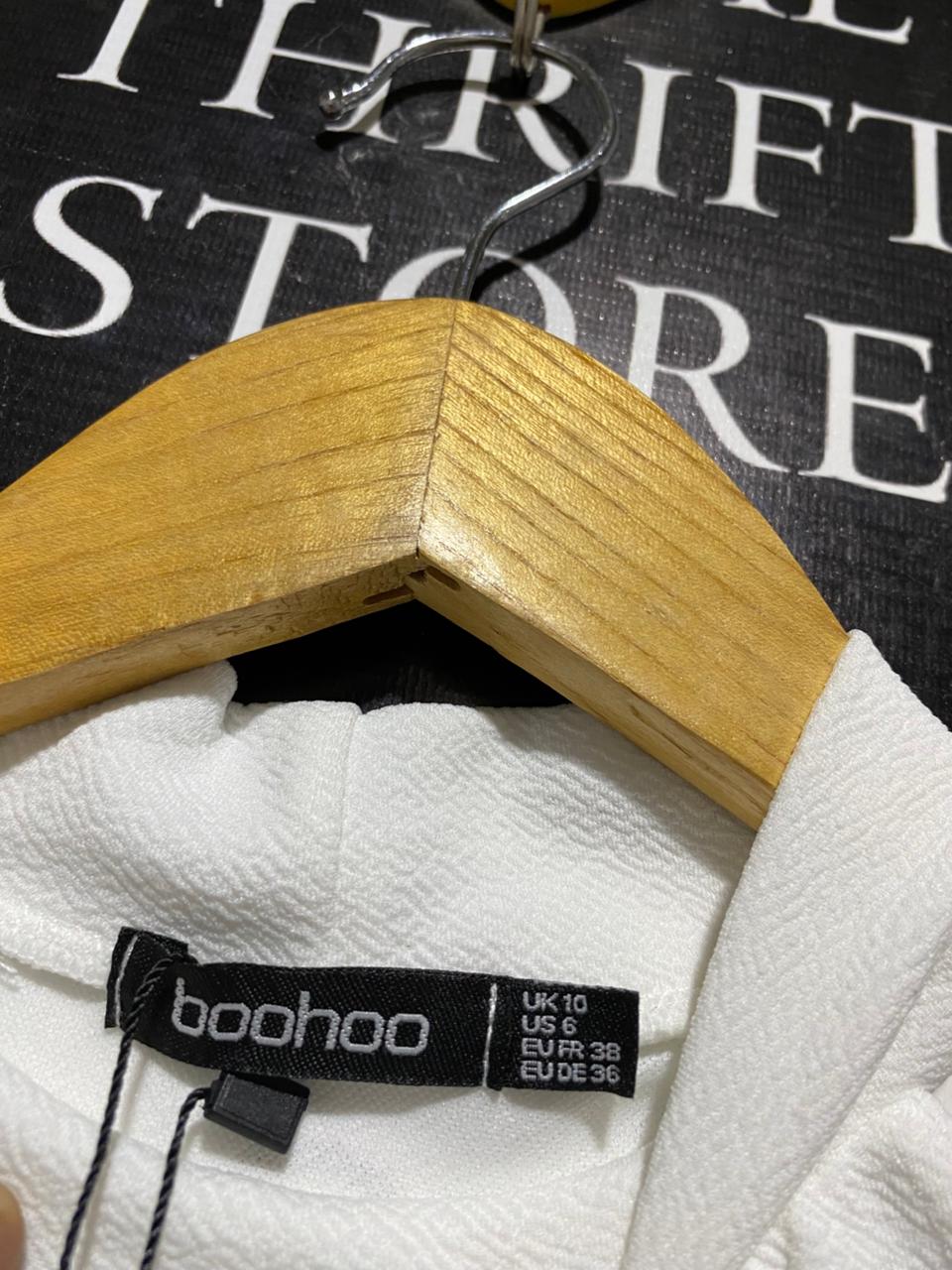 BOOHOO |M| BUST 15| B20| WHITE TEXTURED HALTER NECK CROP TOP