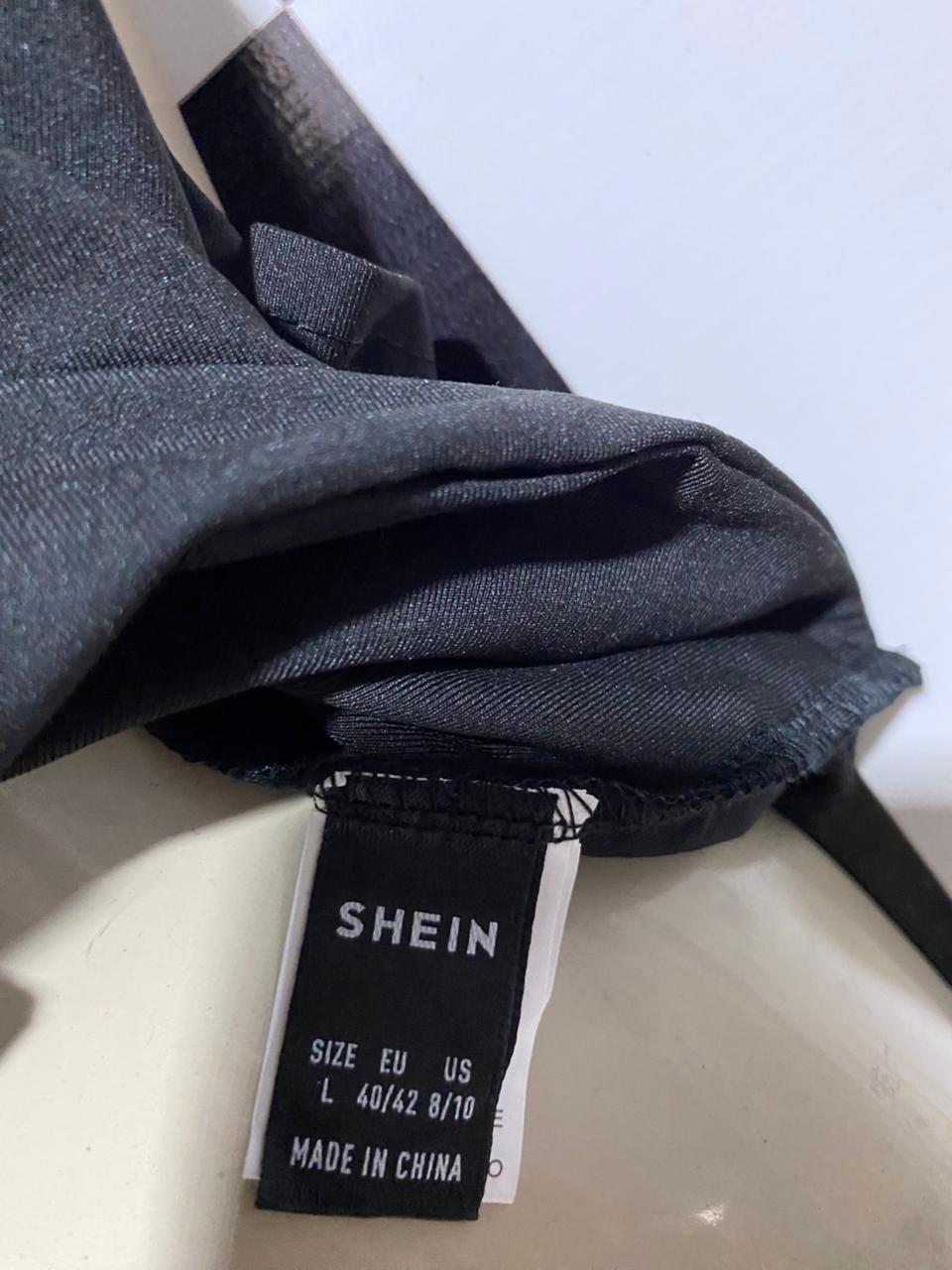 SHEIN |L| BUST 16| B20| BLACK CUT-OUT HALTER TOP WITH SILVER CHAIN DETAILS