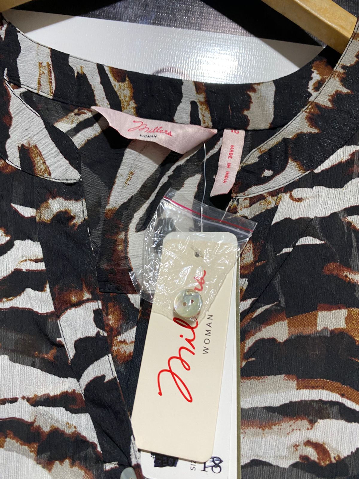 MILLERA |XL| BUST 24| B21| ANIMAL PRINT BUTTON-DOWN SHIRT