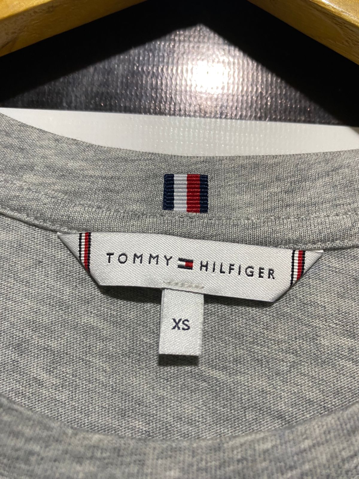 TOMMY HIFIGER |XS| BUST 18| C2| GREY EMBROIDERED LOGO T-SHIRT