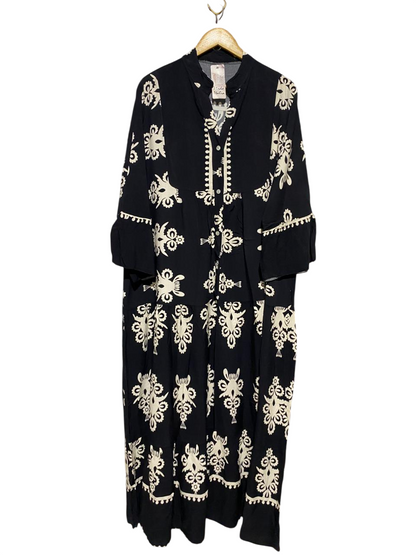 TU |XL| BUST 25| B22| CHIC BLACK AND WHITE EMBROIDERED STYLE LONG MAXI DRESS