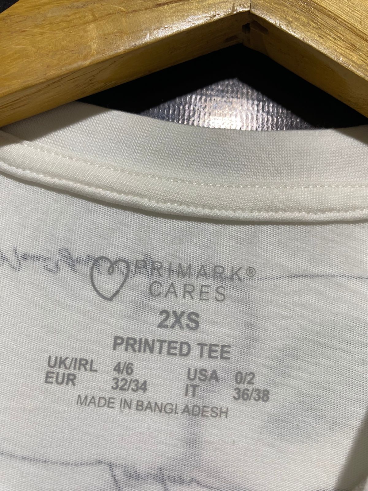 PRIMARK CARES |S| BUST 16| B22| WHITE TRAVEL-THEMED GRAPHIC T-SHIRT WITH GLOBAL LANDMARKS