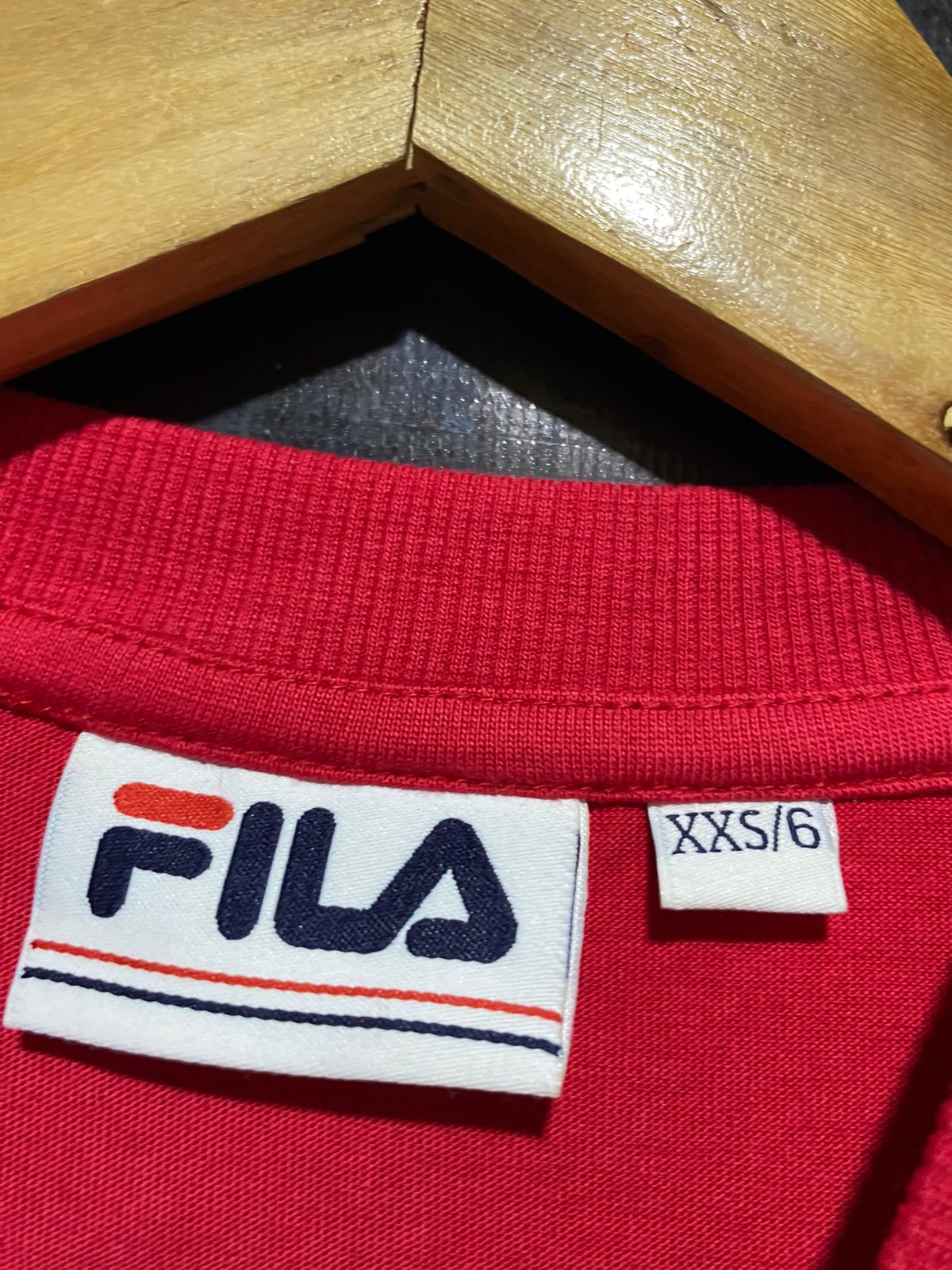 FILA |S| BUST 17| B22| RED LONG SLEEVE CROPPED ATHLETIC TOP WITH SLEEVE LOGO TAPE