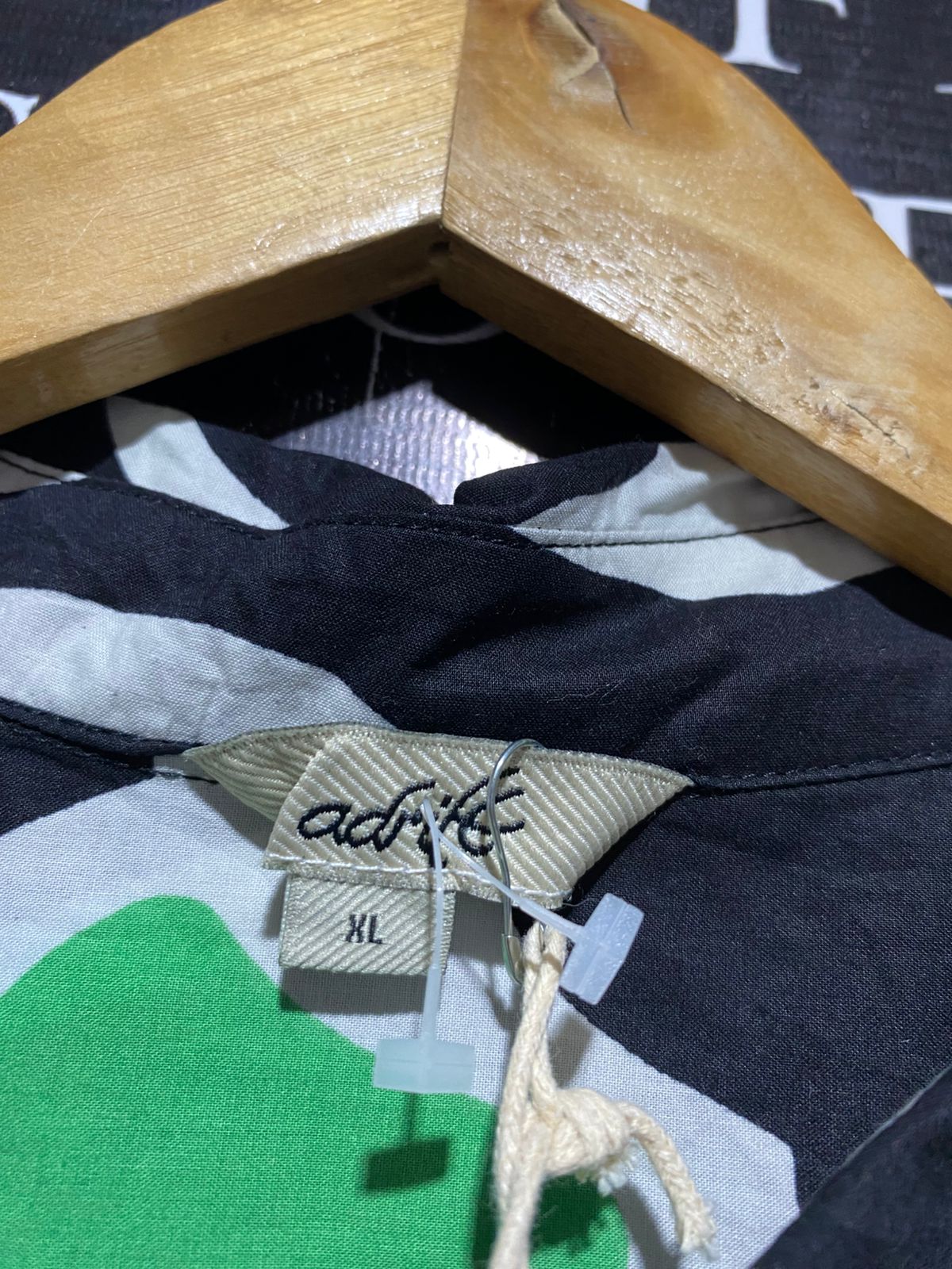 ADRIFT |XL| BUST 23| B22| VIBRANT GREEN AND BLACK ABSTRACT FLORAL PRINT BUTTON-DOWN MAXI DRESS