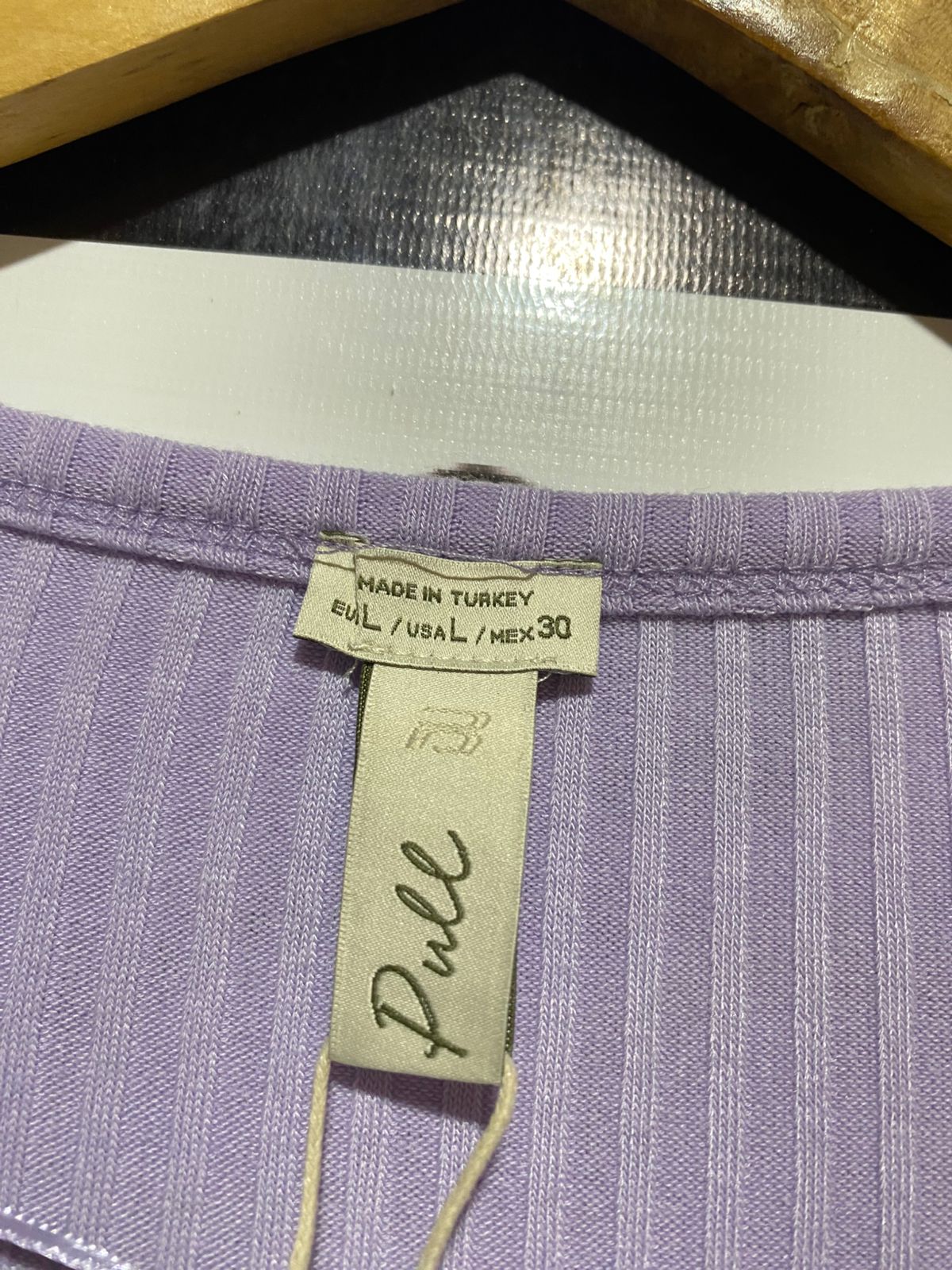 PULL |M| BUST 16| B21| LILAC RIBBED BUTTON-UP CROP TOP