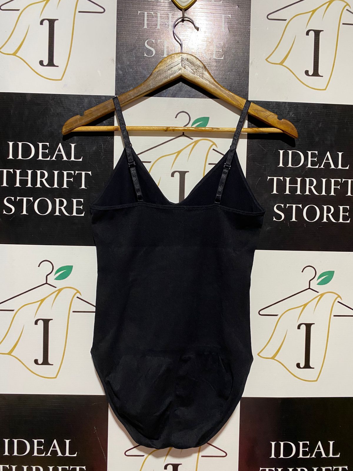 |M| BUST 14| B23| SLEEK BLACK SEAMLESS BODYSUIT WITH ADJUSTABLE STRAPS