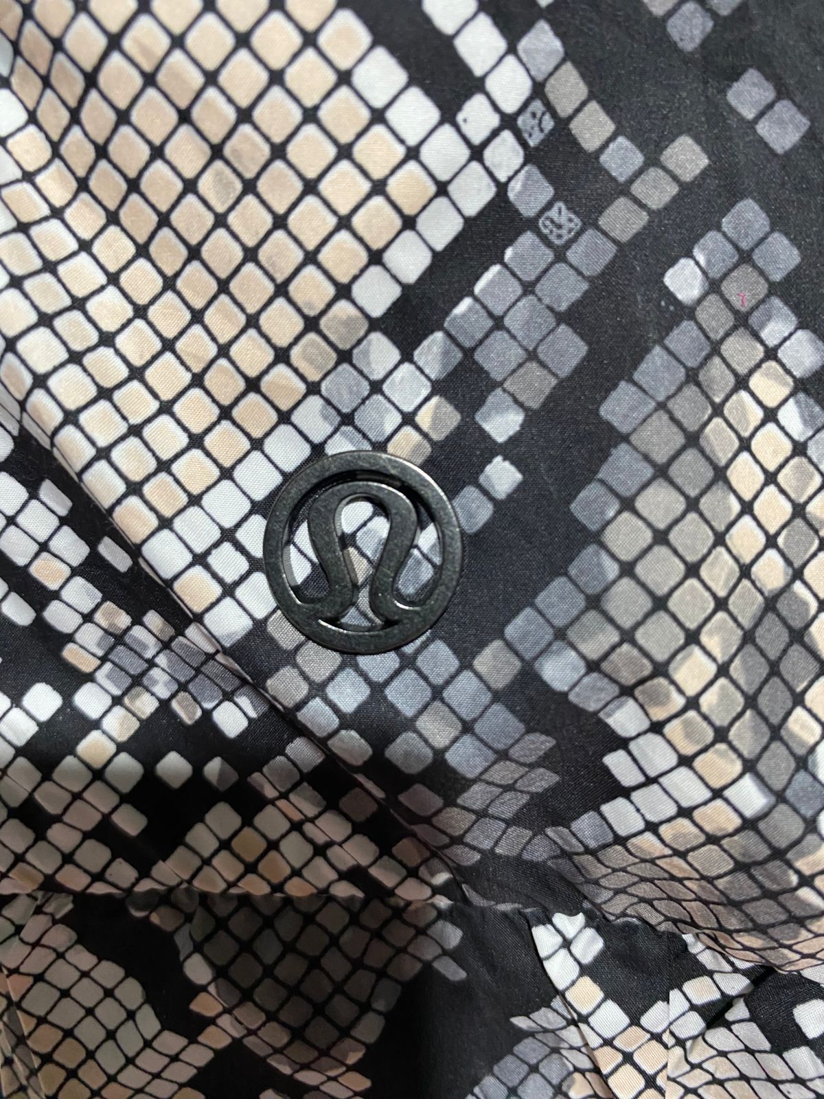 LULULEMON |M| BUST 17| GLYDE & GO PUFFER VEST - SNAKESKIN PRINT
